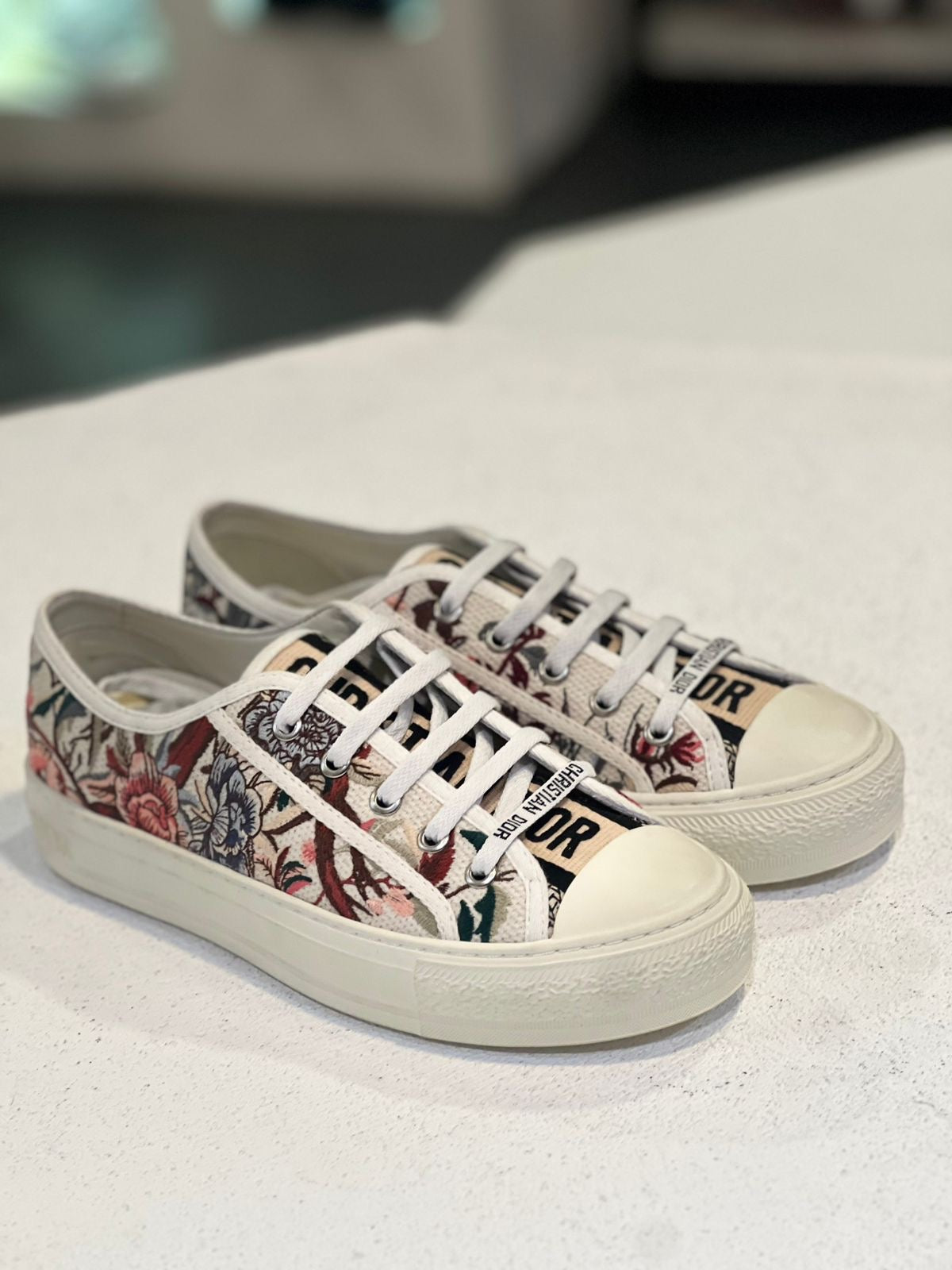 TENIS BORDADOS FLORES CD